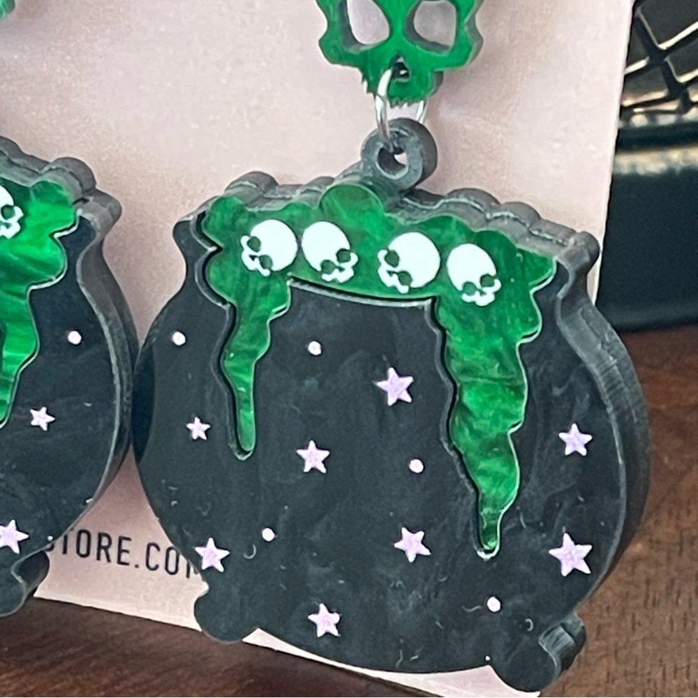 Green Zombie Skull Cauldron Handmade Acrylic Dangling Gothic Witchy Earrings - Picture 2 of 3